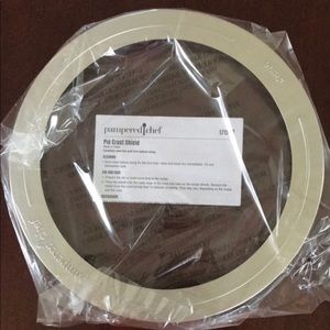 NWT Pampered Chef Pie Crust Shield